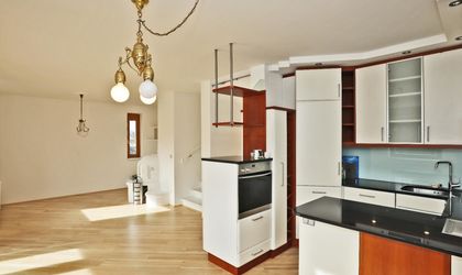 Wohnzimmer / Küche / Erker